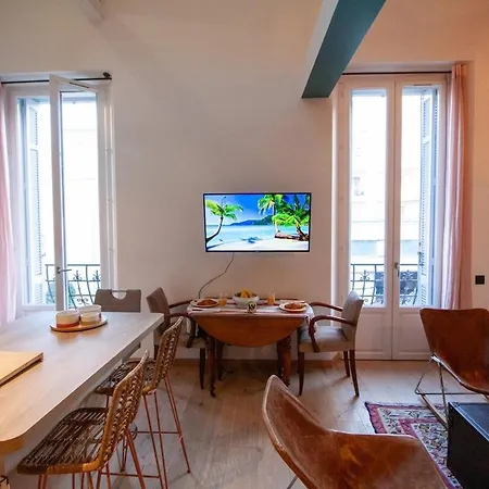 Apartment Stylish & Spacious 2-bed Duplex In *