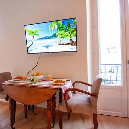 Stylish & Spacious 2-bed Duplex In Apartment *