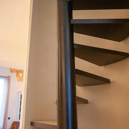 Stylish & Spacious 2-bed Duplex In Apartamento *