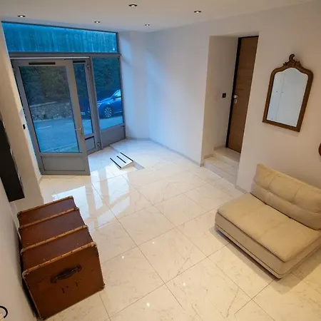 Apartment Stylish & Spacious 2-bed Duplex In *