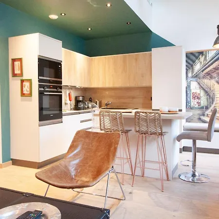 Stylish & Spacious 2-bed Duplex In Apartamento