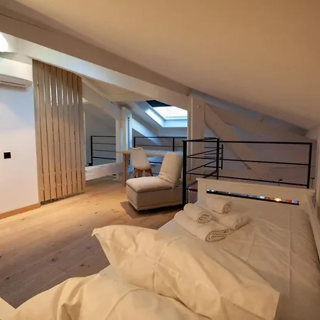 Апартаменты Stylish & Spacious 2-bed Duplex In *