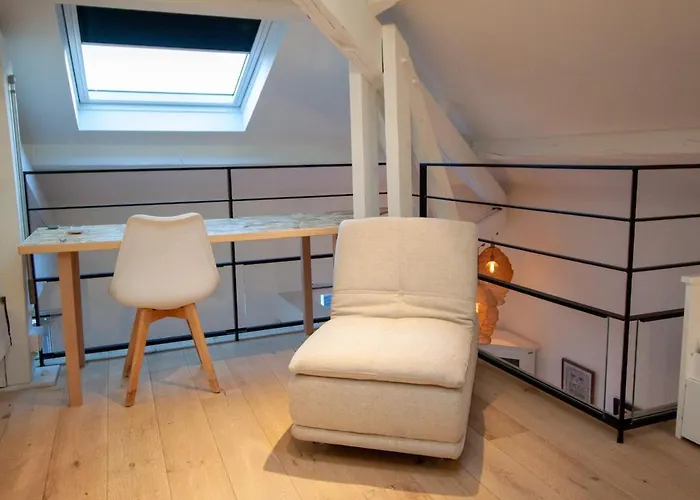 Stylish & Spacious 2-bed Duplex In