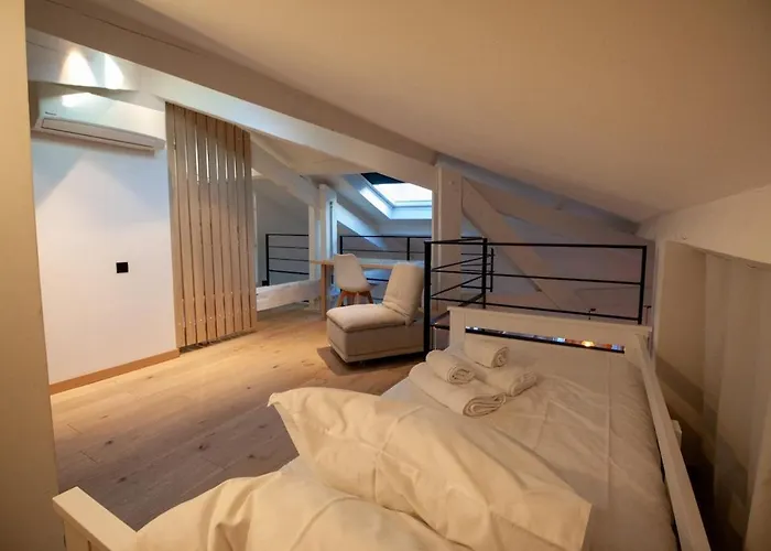 Apartament Stylish & Spacious 2-bed Duplex In *