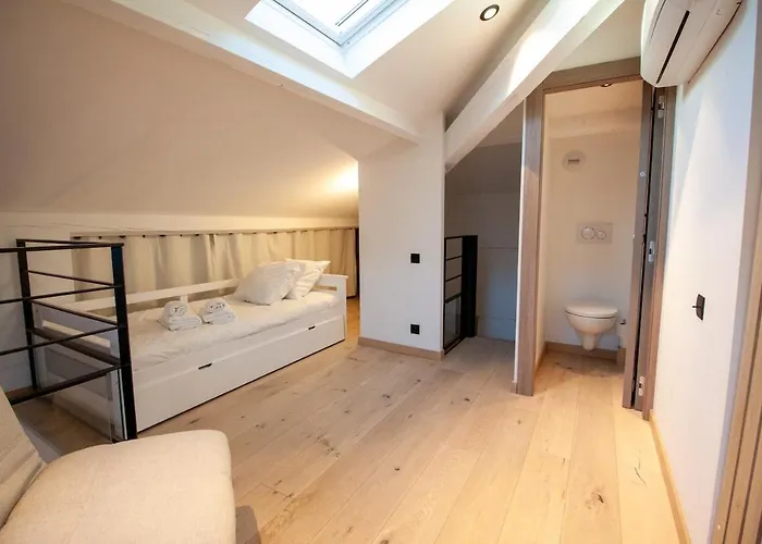 Apartament Stylish & Spacious 2-bed Duplex In *