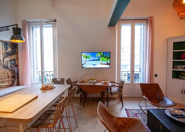 Apartament Stylish & Spacious 2-bed Duplex In *