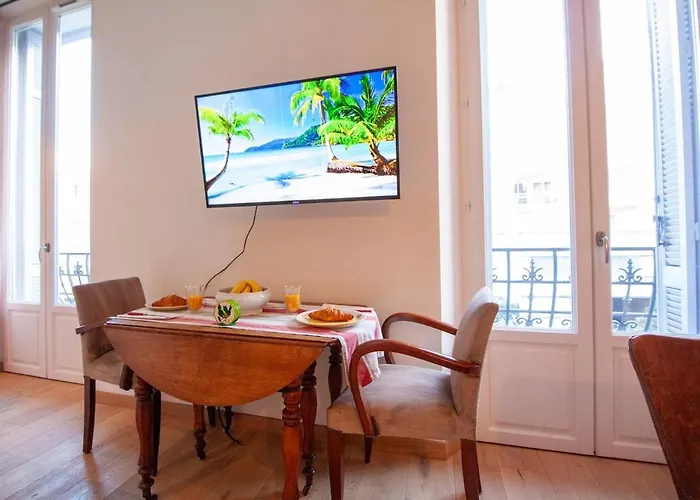 Stylish & Spacious 2-bed Duplex In Apartament *