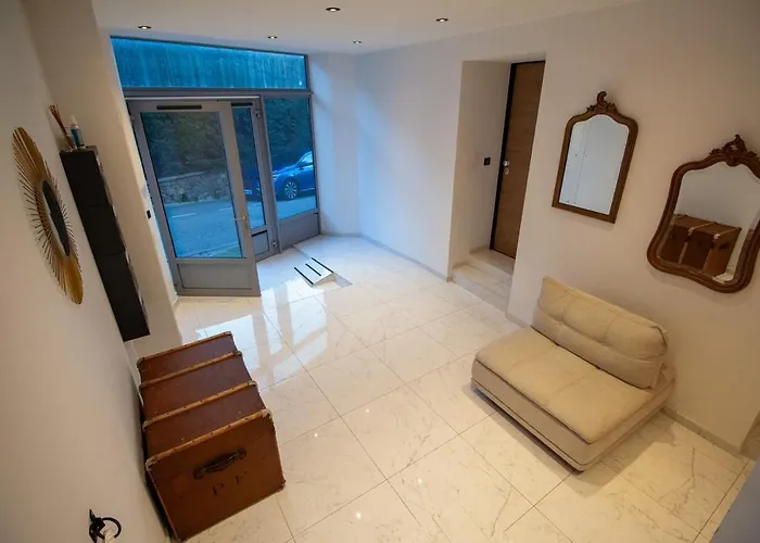 Apartament Stylish & Spacious 2-bed Duplex In *