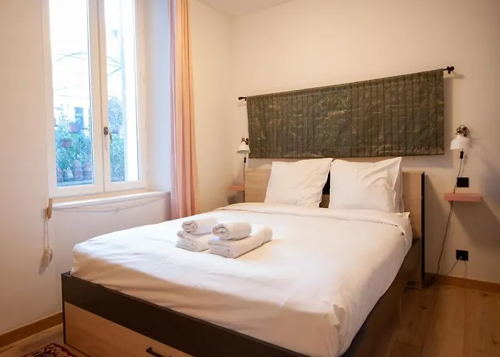 Stylish & Spacious 2-bed Duplex In *